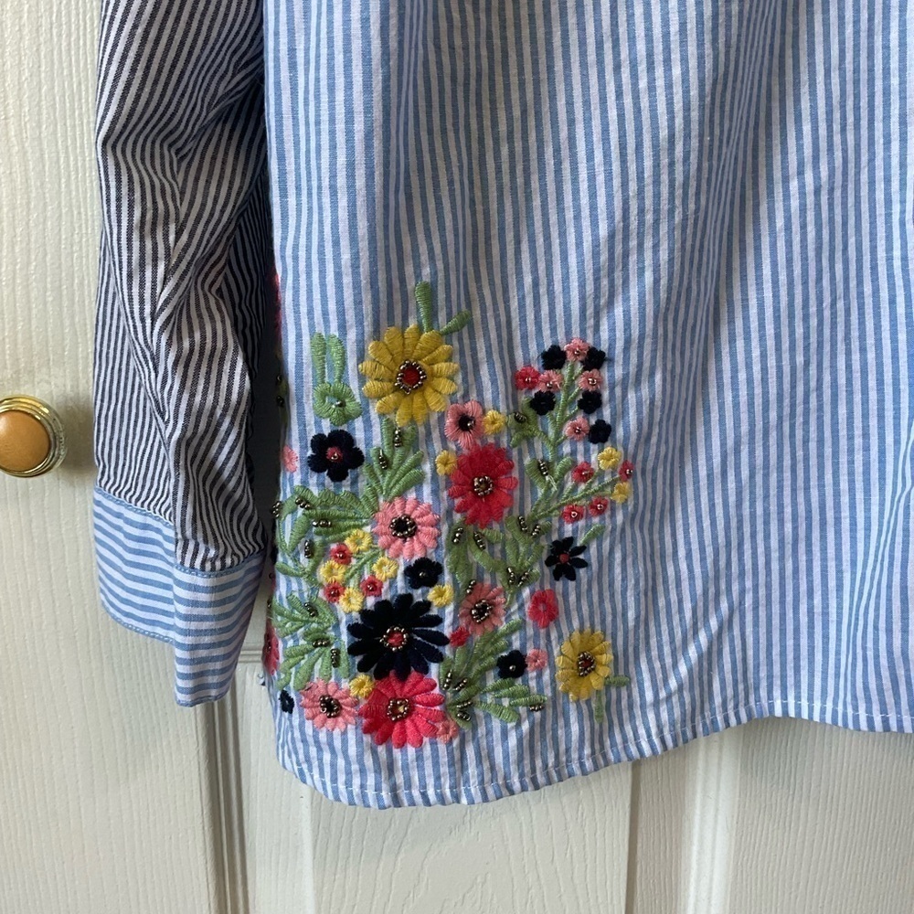 Serengeti top. floral embroidery. Long sleeve. size 1X - Picture 3 of 8